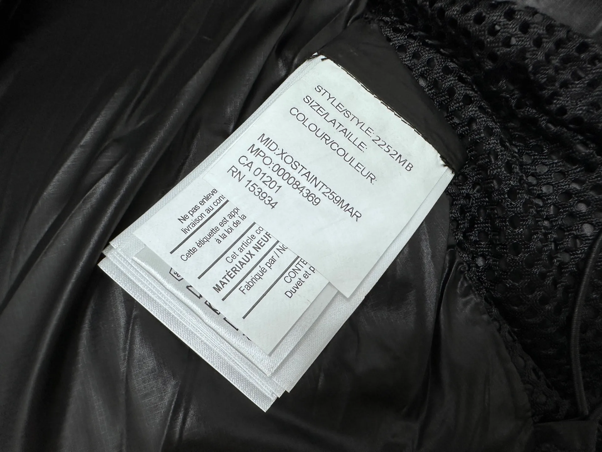 P780 [𝘾𝘼𝙉𝘼𝘿𝘼 𝙂𝙊𝙊𝙎𝙀] Canada Goose's limited new Crofton puff down jacket, top version, ceiling level Crofton soft loaf, 2024 latest style, cold protection effect up to level 4, using recycled Feather-Light tear-resistant fabric, ultra-light, no weight on the upper body at all! The unique black label highlights your temperament‼ ️ Canada Goose, a Canadian brand, has always been recognized as the warmest down jacket. Various Instagram celebrities, Internet celebrities, and celebrities often wear it for street photos. I make Canada Goose every year, but I still can't get rid of my love for it. No matter how cold the days are, there is no need to be afraid, because there is! Filled with 90% white duck down, it is the legendary warmest down jacket and is known as a must-have for Arctic outdoor sports! The most popular down jacket in the world, celebrities are rushing to buy it, it is a must-have!  Size: S~XXL
